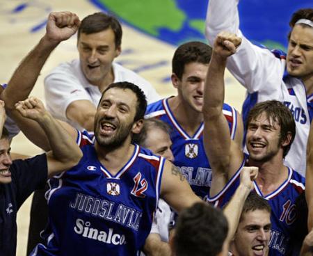 yugoslavia_world-basketball-champions_8sept2002.jpg